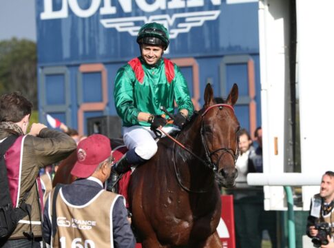 Daryz siegt unter Mickael Barzalona im Qatar Prix de l'Arc de Triomphe