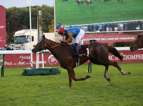 Bei strömendem Regen in Paris - Goliath-Bezwinger First Look für Wathnan First Look