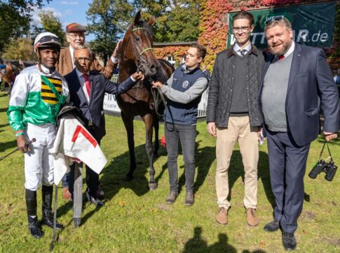 Endlich nächster Sieg: Quiara siegt im Viererwetten-Rennen Quiara und Team