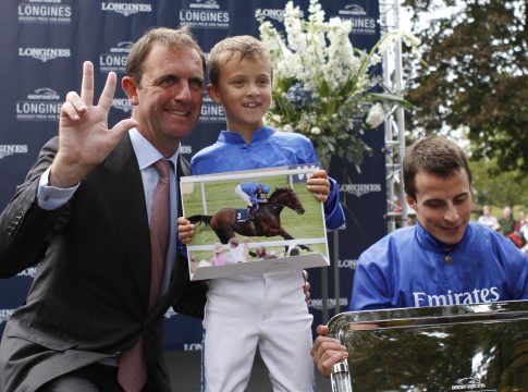 Einer für Deutschland dabei? Appleby über Pläne mit älteren Pferden Charlie Appleby (li.) ist mit seinen Pferden oft zu Gast in Deutschland
