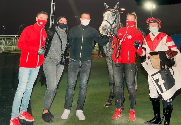 Das Team von Healey nach dem Sieg Das Team von Healey nach dem Sieg