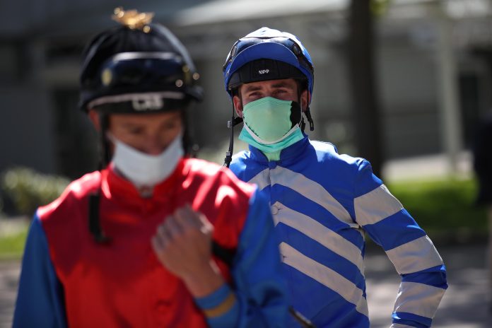 jockeys_mundschutz
