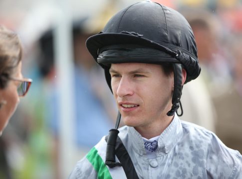 Kingscote reitet in Hong Kong, Cruz macht weiter Richard Kingscote