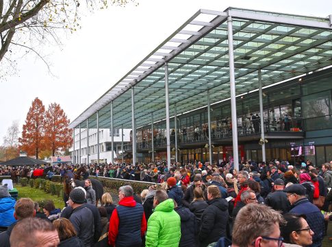 Sensation in Bremen: FDP fordert die Rückkehr der Galopprennen s4_so_voll_war_es_in_bremen