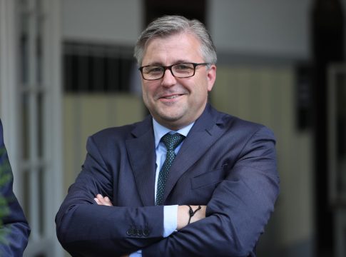 Samstag in München: 4.500 Zuschauer, Allianz wird Tribünen-Sponsor Sascha Multerer