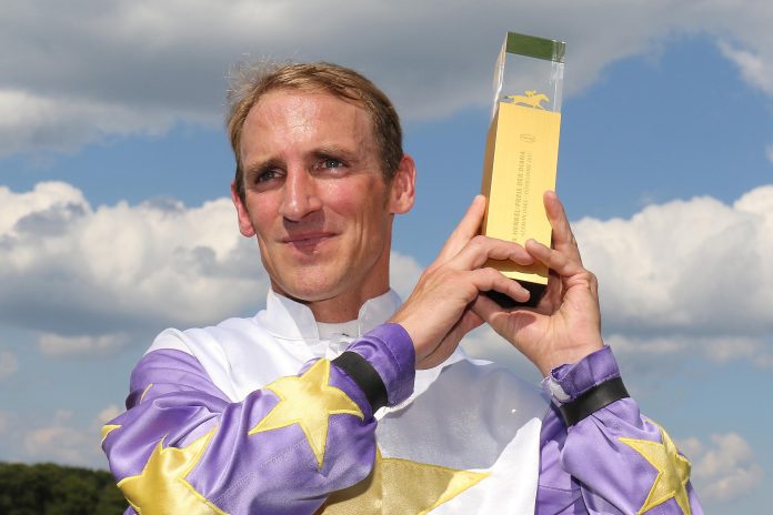 Andrasch Starke nach dem Diana-Sieg auf Lacazar Andrasch Starke nach dem Diana-Sieg auf Lacazar