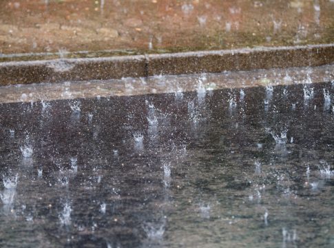 Boxen und Sattelkammern unter Wasser - Land unter in Cagnes