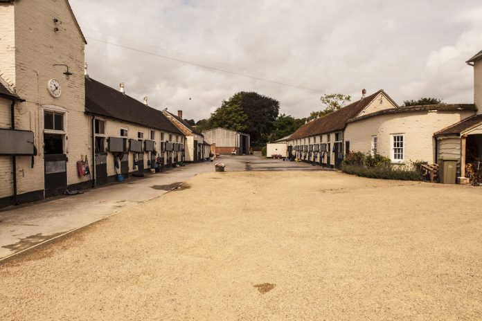 windsor_house_stables_dunlop_0814-183-2